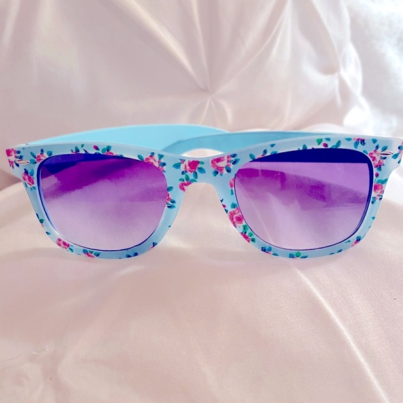 Accessories - NEW LIGHT BLUE FLORAL SUNGLASSES